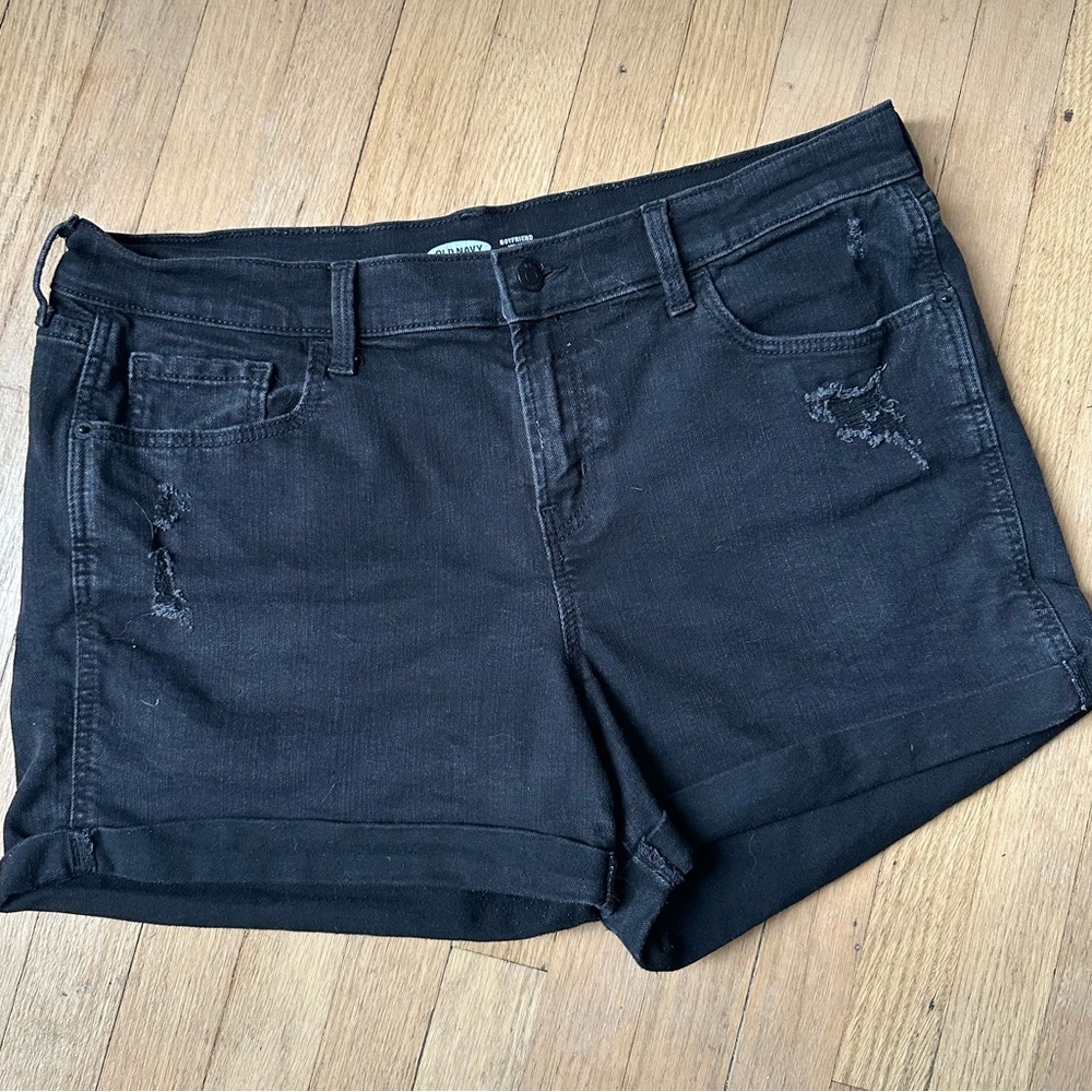 Old Navy black, Mid-Rise Boyfriend shorts.